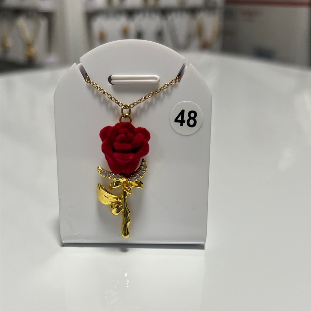 Elegant Gold Rose Pendant Necklace